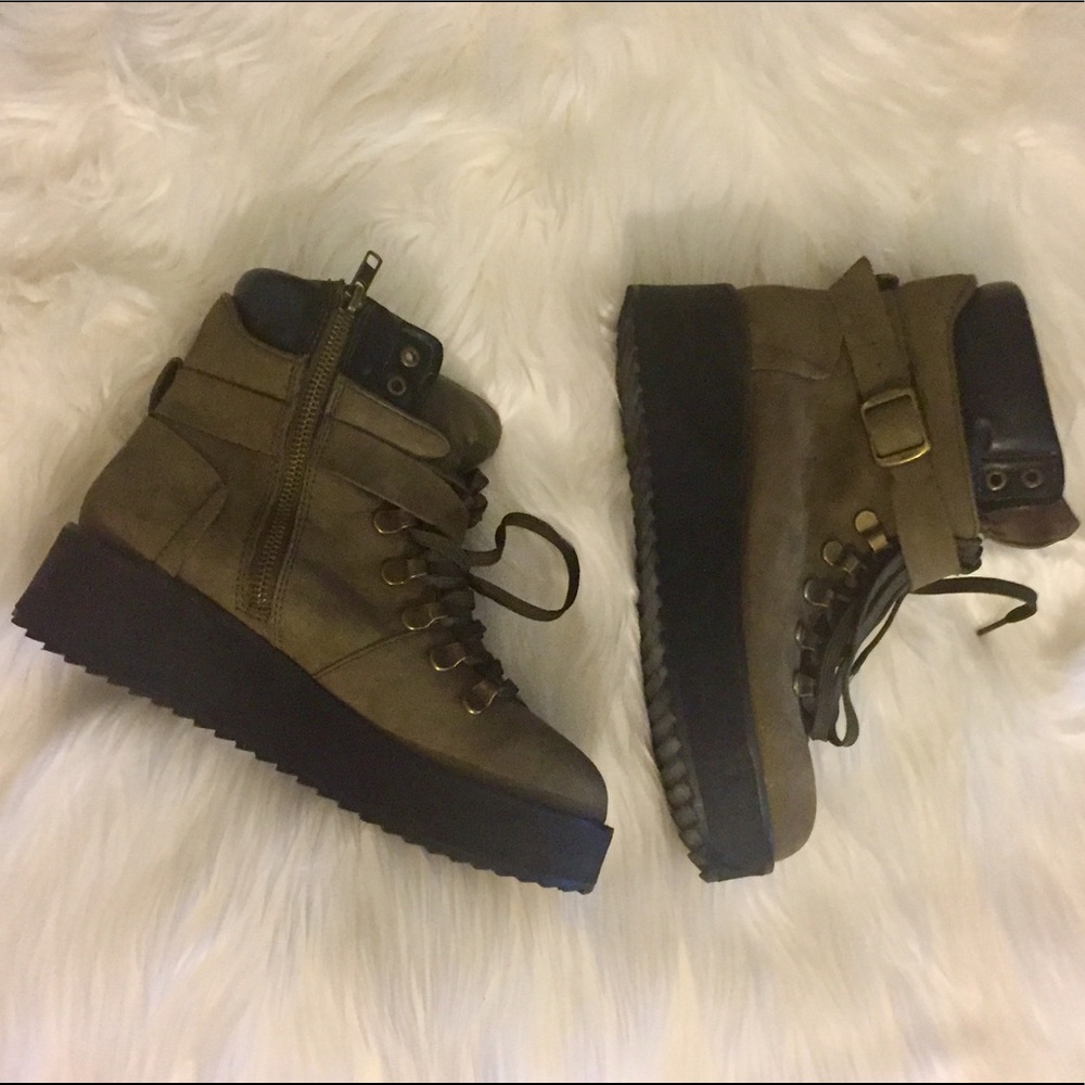 Steve Madden Olive Green Hiking Flatform Boots 6